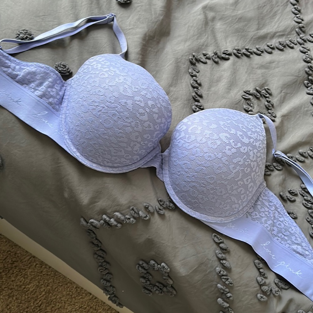Victoria’s Secret bombshell bra (push-up)